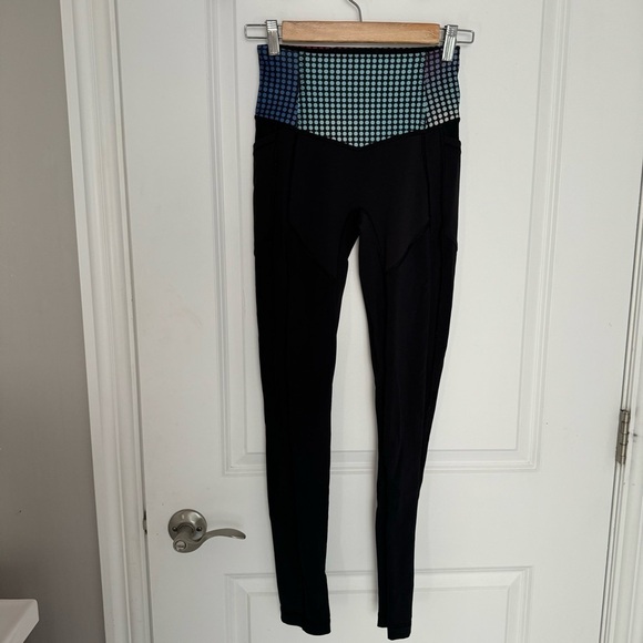 Lululemon All The Right Places Black Cosmic Dot White Multi size 4 - Picture 1 of 8